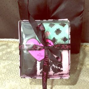 Betsey Johnson 3Pc Cozy Fuzzy Sock Set ~NIB (9-11)